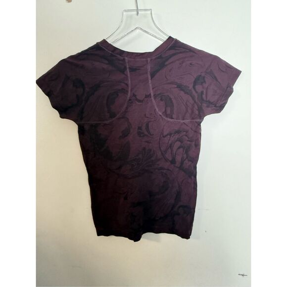 Athleta Momentum Seamless Tee XS Short Sleeve Spiced Cabernet Paisley - Picture 4 of 4